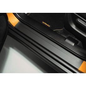   Suzuki Vitara 2015-től Küszöbvédő fólia fekete Gyári Új termék